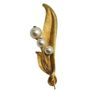 Retro Faux Pearl Brooch Brushed Gold Tone Leaf Roma Pin Vtg Mid Century Jewelry